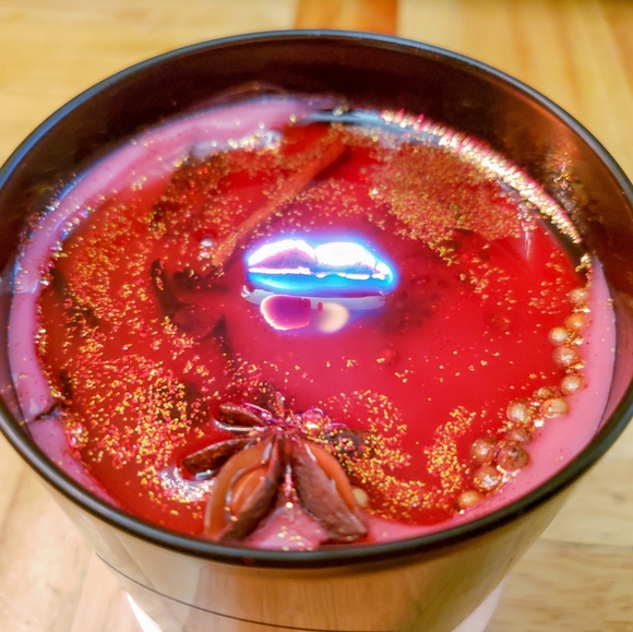 Warm Cinnamon Scented Soy Candle with Wooden Wick - Picture 6 of 10